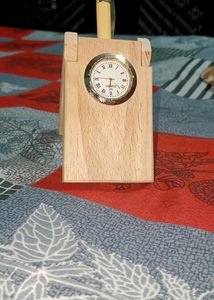 1New Clock With Pen Stand