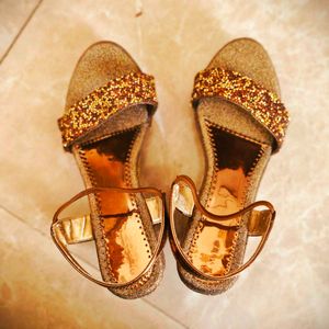 👠 **Stylish Size 5 Wedges in Great Condition!**