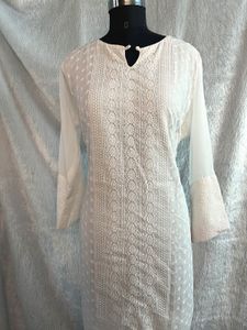 🤍 Elegant White Chikankari Kurti – Timeless Grace