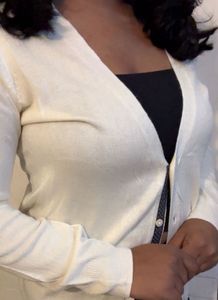 Elegant Off-White Knit Cardigan (item 57)