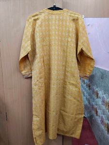 Elegant Yellow Embroidered Kurta (L)