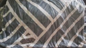 Stylish Patterned Bedsheet With Pillow Covers