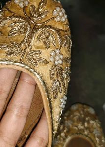 Golden Embroidered Jutti