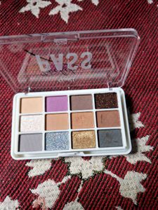 Glam 21 Eyeshadow, Blush Highlighter Pallette