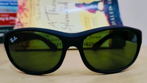 Ray-Ban Matte Sunglass