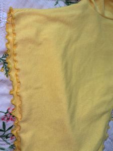 Yellow Ribbed Lettuce Edge Top