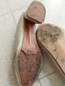 Elegant Gold Heels Good With Imperfection