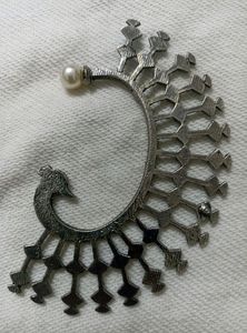 Strigehne Peacock Shape Meena One Pearl Earring