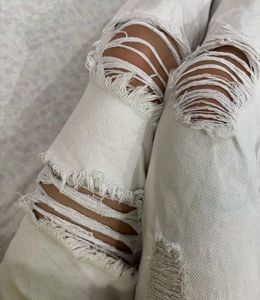 🌸 MUST-HAVE WHITE RIBBED JEANS 🌸