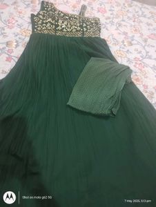 🔥 Mirror Work Green Gown With Dupatta🔥