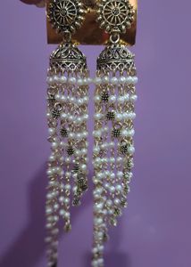 LONG EARRINGS WITH BUTTA AROUND CHAINS