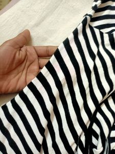 Black And White Lineing Top