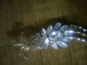 Stylish Designer Brooch – Like New | Bloch