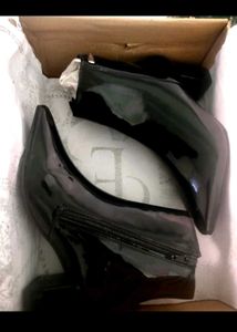 Pointed chelsea Boots for women