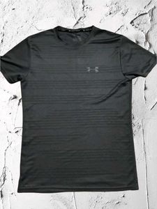 2 UNDER ARMOUR Tshirts