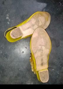 😍👠Yellow Slingback Heels👠