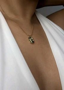 Rose Pendant Necklace