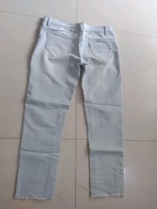 It&#39;s a Formal Ripped Jeans Looks Cool After Wear..