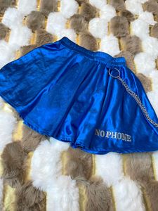 very cute side chain skirt