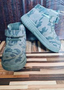 Branded shoes, very nice and Comfortable.
