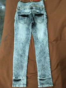 HighWaistJeans &amp; Black Top