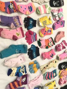 (40 Socks Jodi And 4 Hand Gloves) Bundle