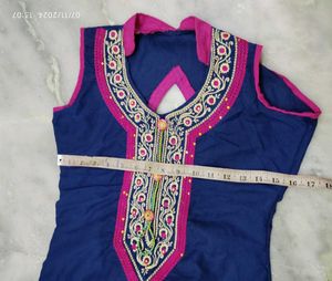 Kurta Set With Chunni