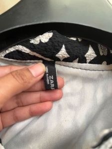 Zara Black &amp; White Print Sleeveless Top