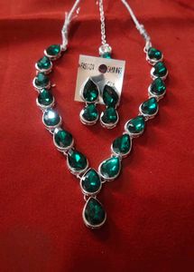 TIgenecy SR001- V Safe Silver Green💚 Necklace Set