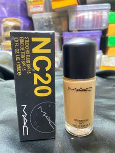 MAC Studio Fix Fluid NC20 SPF15