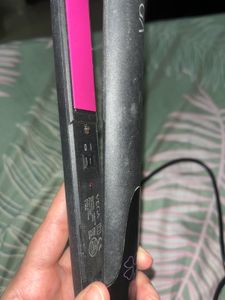 VEGA Adore Hair Straightener