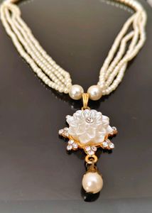 Elegant Pearl Flower Necklace