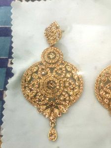Elegant Gold Tone Drop Earrings and black beautifu
