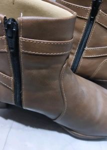BROWN BOOTS