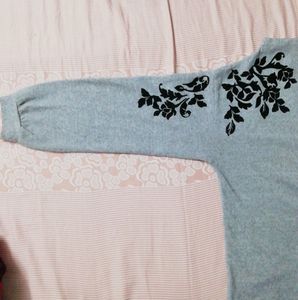 Grey woolen soft top with black design