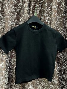 A classy Roundneck Black Top
