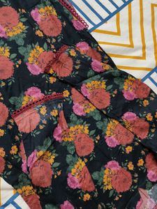 Women Black Floral Printed Cotton Kurta