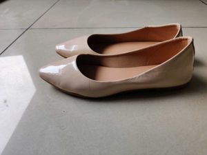 Elegant Beige Ballerinas