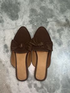 Brown Bow Flats