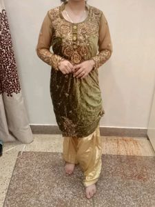 Women Ethnic Partywear Velvet Kurtie