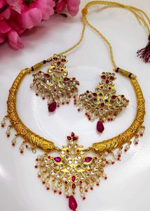 Beautiful Golden Choker Necklace Set