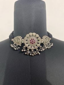 Pretty Silver Look alike Choker