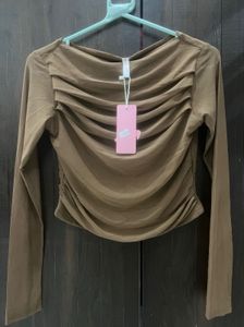 Brand new ruched mesh top 🤎