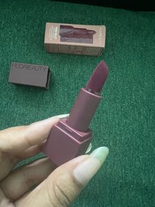 Huda Beauty Power Bullet Mat Lipstick”Ladies N8”