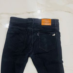 Black Cropped Jeans