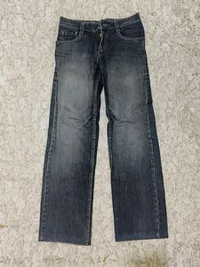 Authentlc Jeans Size 28 B200