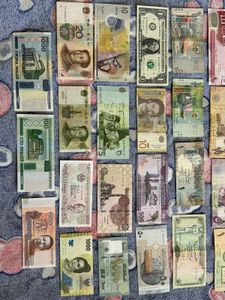 32 Banknote Currency Notes (Make Your Offer)