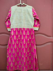 Pink And Offwhite Gold Printed Kurtha For Women