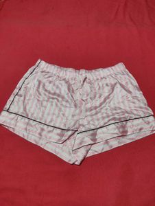 Victoria Shorts Size M