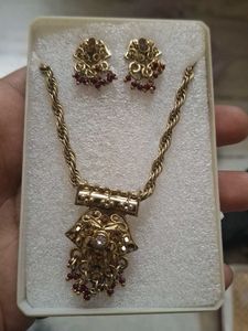 Elegant Gold-Tone Necklace & Earring Set
